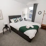 Spacious 3-Bed Near The City Centre