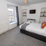 Spacious 3-Bed Near The City Centre