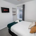 Spacious 3-Bed Near The City Centre