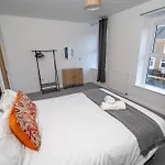 Spacious 3-Bed Near The City Centre