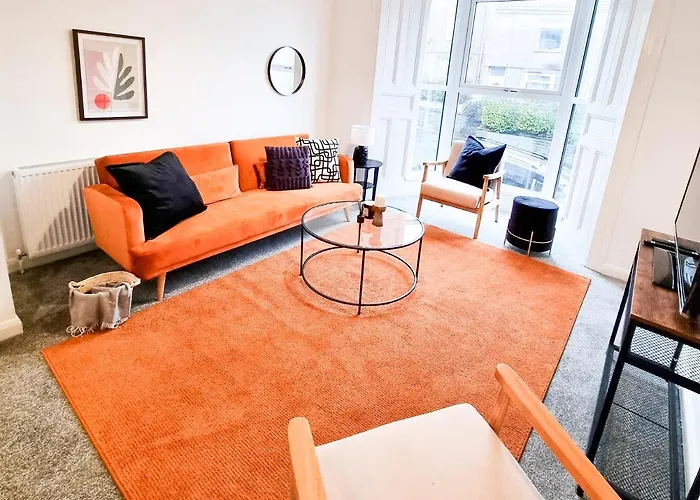 Spacious 3-Bed Near The City Centre