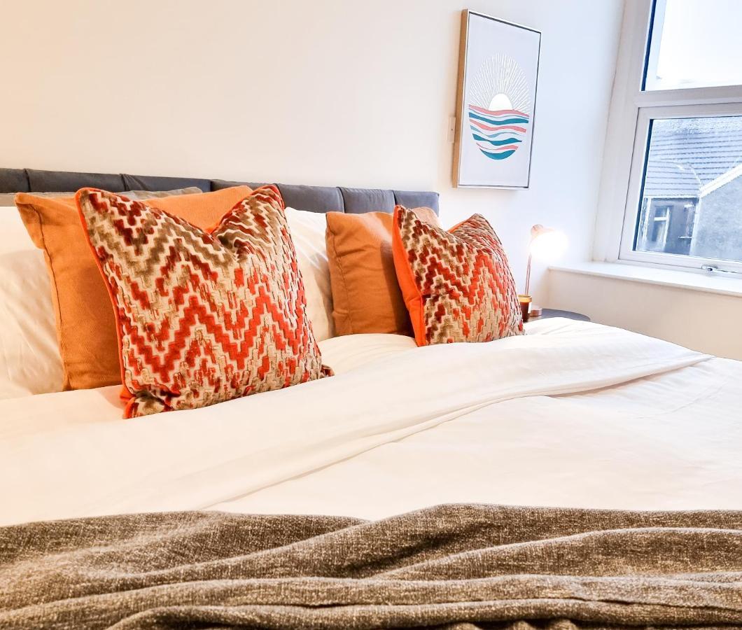 Spacious 3-bed Near The Centre Apartment Swansea