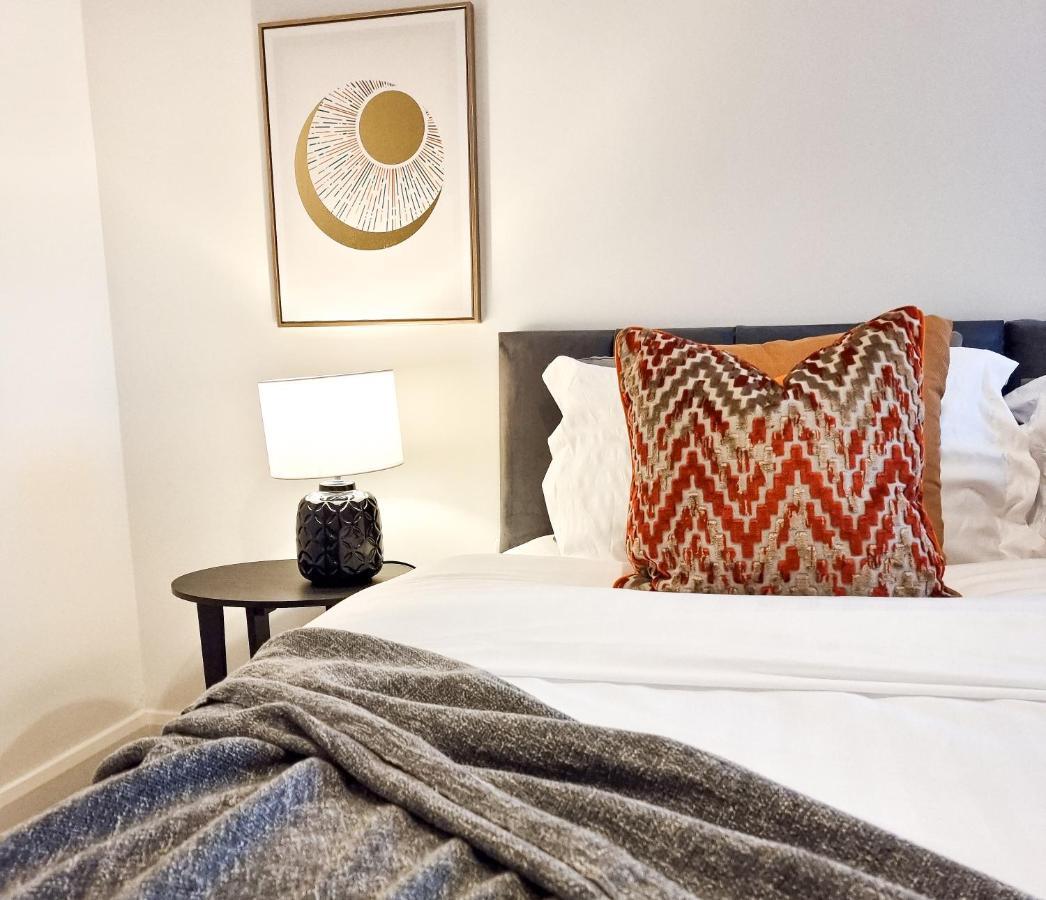 Spacious 3-bed Near The Centre Apartment *
