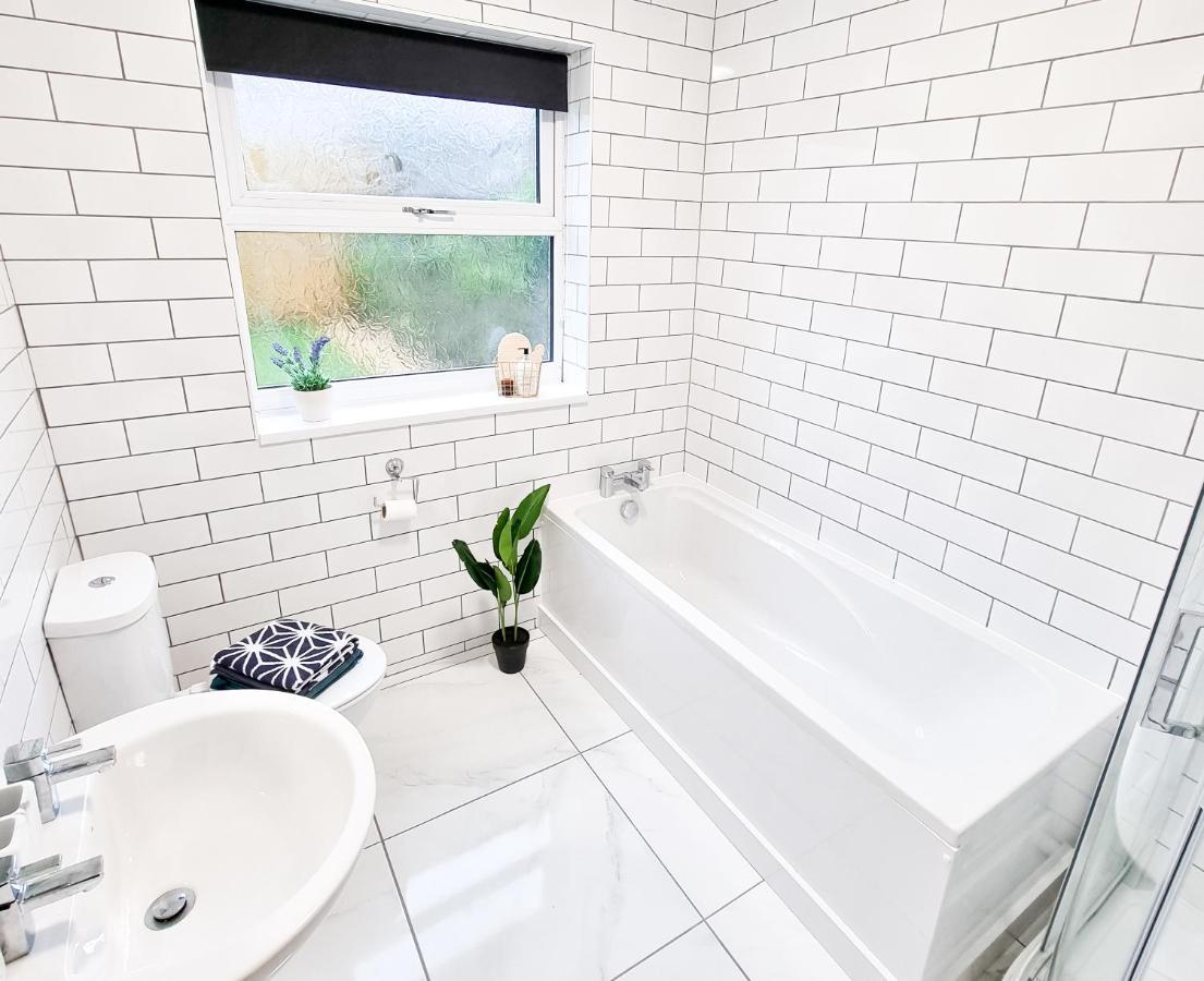 Spacious 3-bed Near The Centre Apartment Swansea