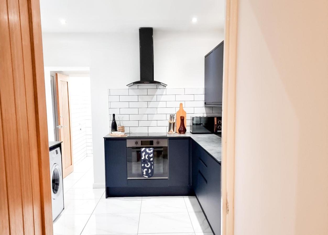 Spacious 3-bed Near The Centre Apartment Swansea