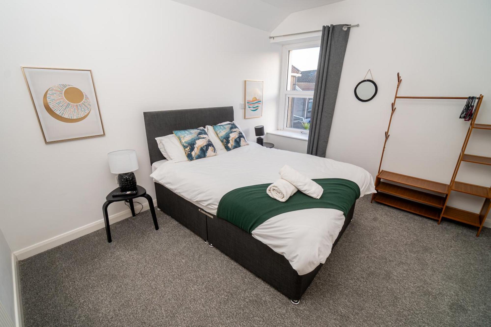 Spacious 3-bed Near The Centre * Swansea