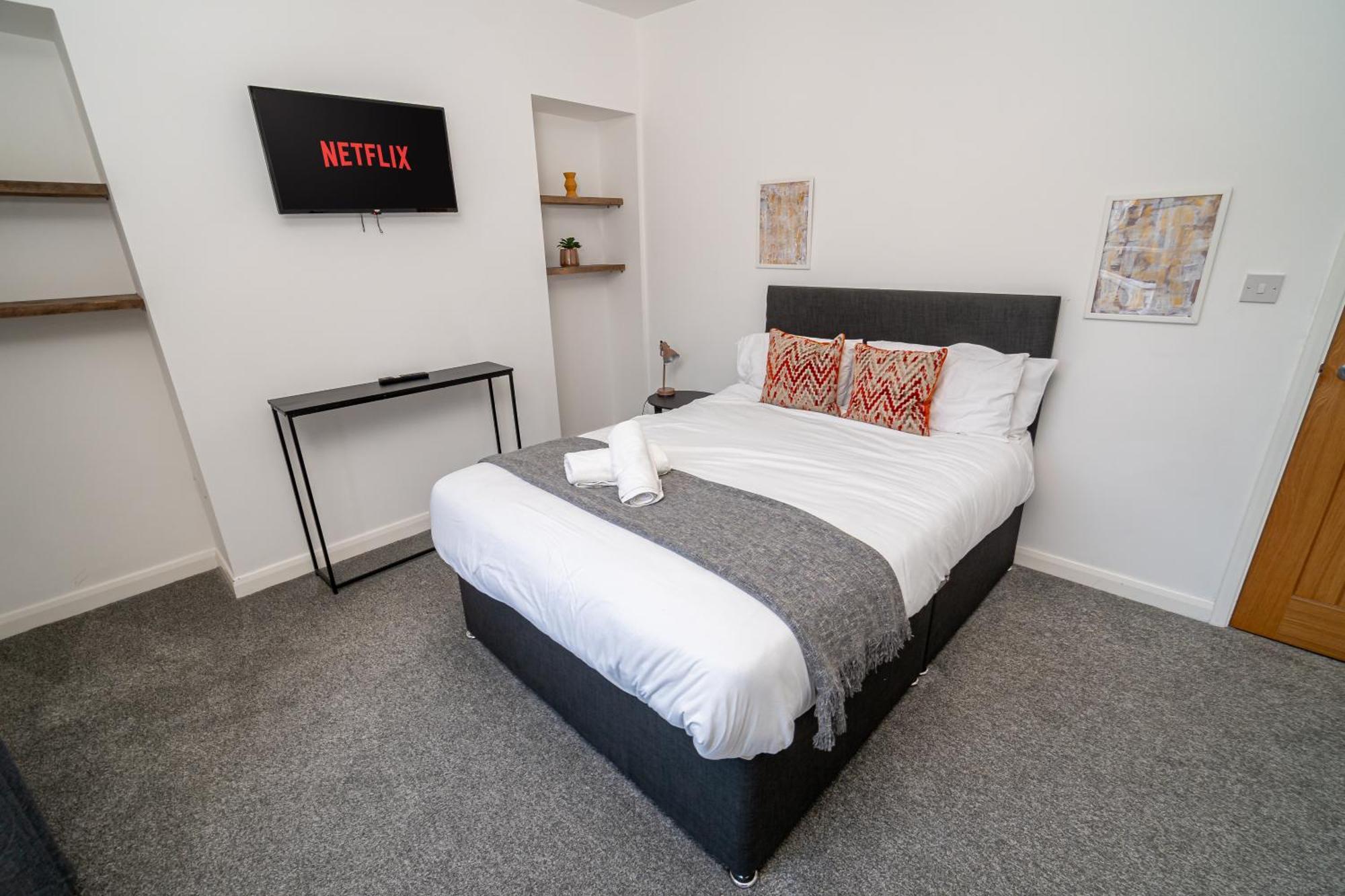 Spacious 3-bed Near The Centre