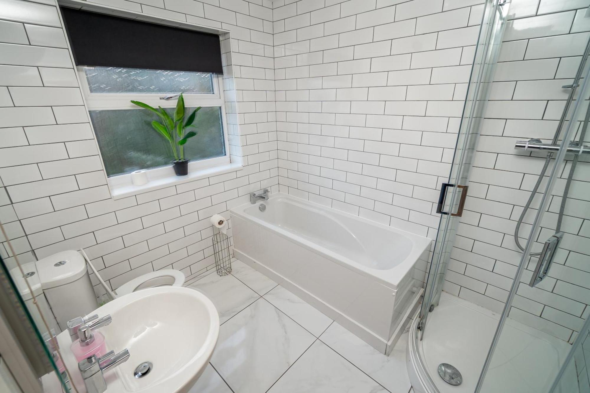 Spacious 3-bed Near The Centre * Swansea