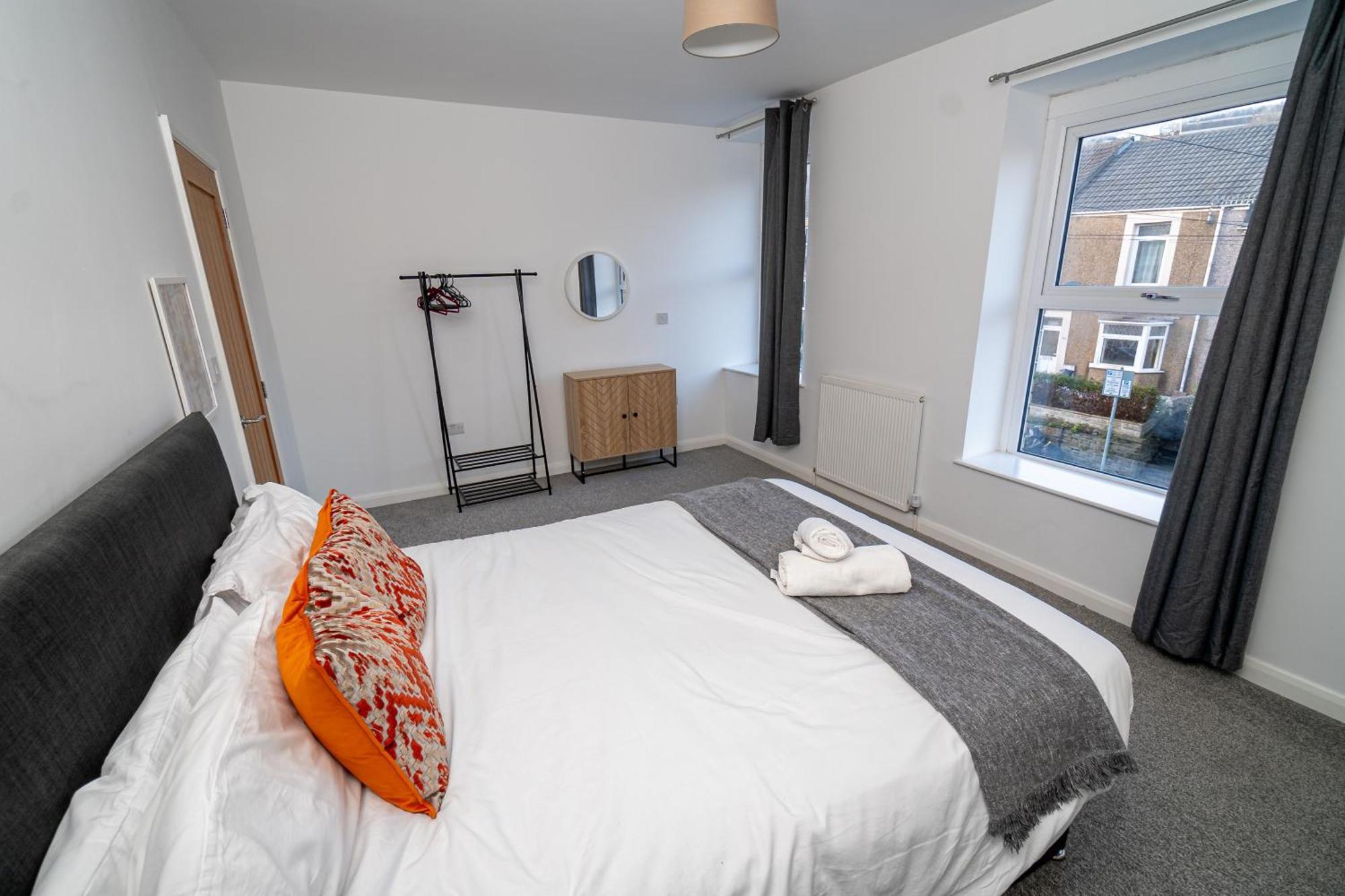 Apartment Spacious 3-bed Near The Centre Swansea