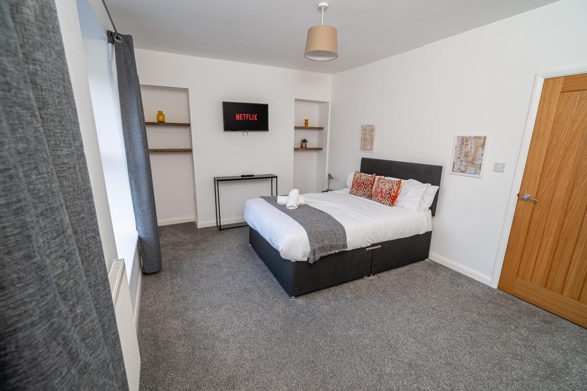 Spacious 3-bed Near The Centre *