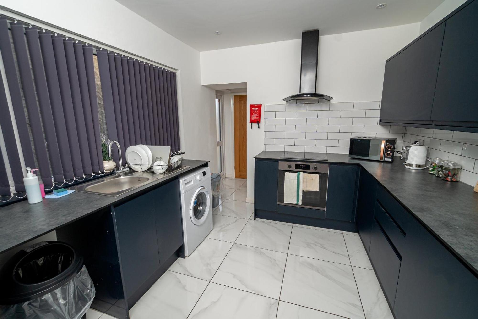 Apartment Spacious 3-bed Near The Centre Swansea