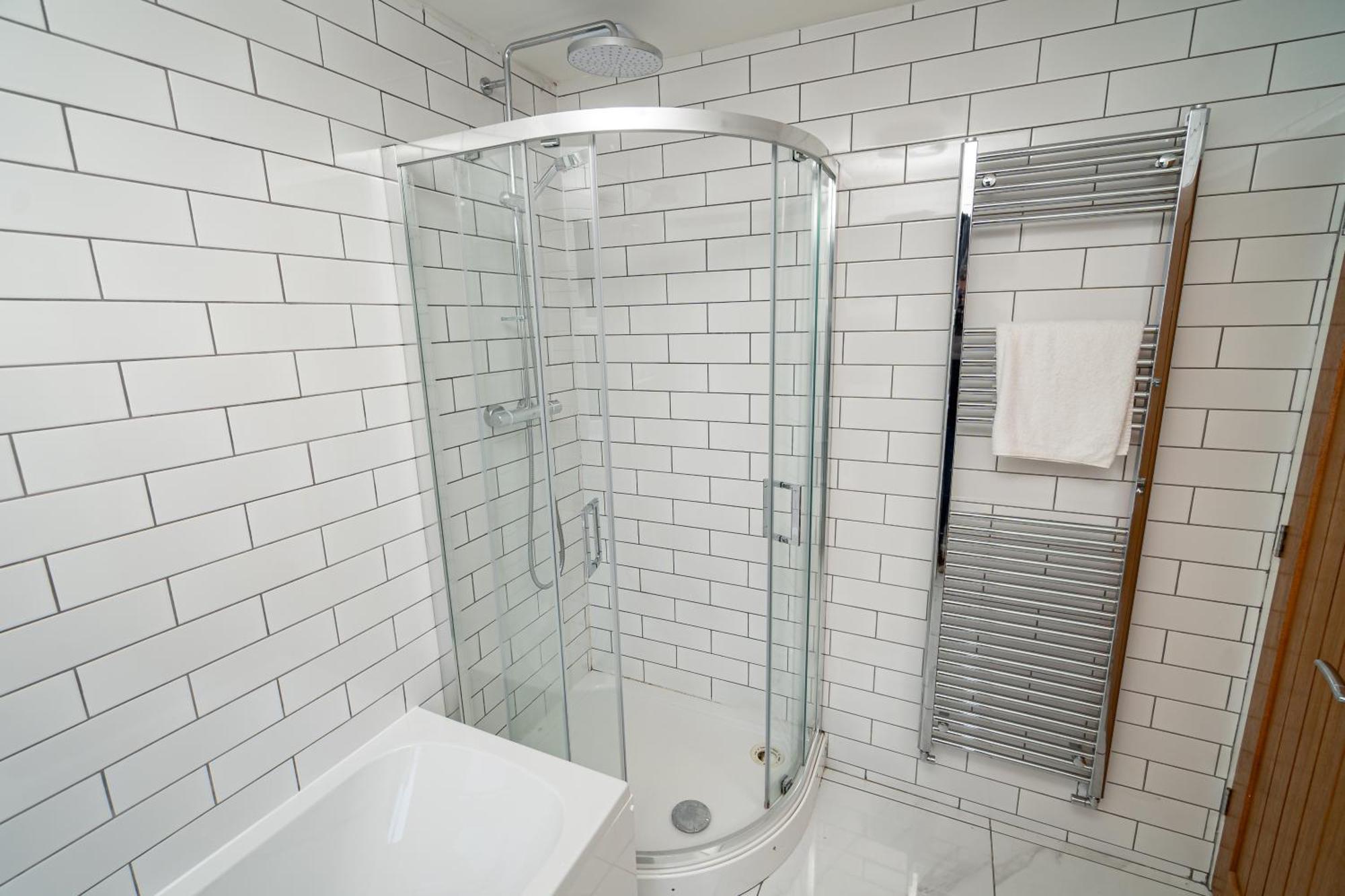 Spacious 3-bed Near The Centre Apartment